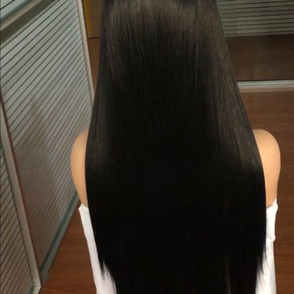 Black synthetic fiber wig - Picture 3 of 3